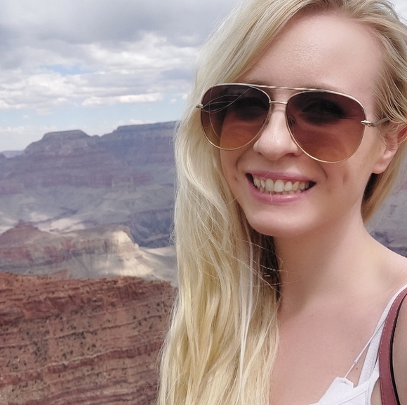 Meet your Posher, Sara - Picture 3 of 4